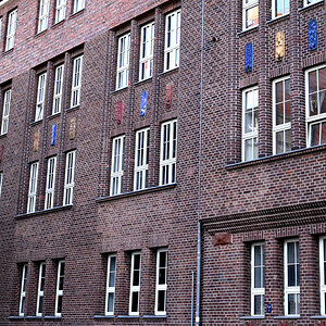 Fassade des Podbi-Parks