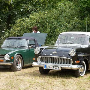 Opel Rekord, Triumph TR6.jpg