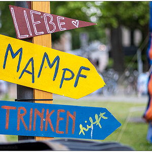 270 Fotospaziergang – Kieler Woche Schilder vom Muddi-Markt