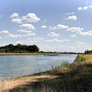 Am Elbe-Seiten-Kanal.jpg