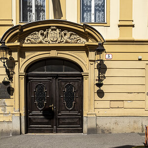 Zagreb Tür 3.jpg