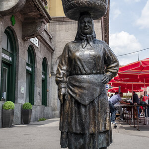 Zagreb Statue Dolac.jpg
