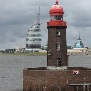 Hafeneinfahrt Bremerhaven.jpg