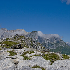 Blick aus den italienischen Stellungen auf die Panzerkuppel