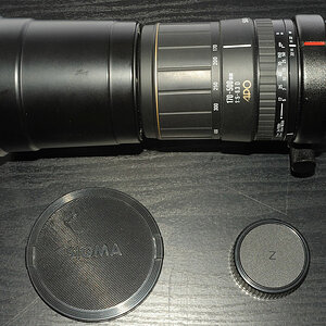 Mein defekt gekauftes und repariertes SIGMA AF 170-500 APO Telezoom:
Die CPU-Platine und alle Kabel waren herausgerissen, der Rear-Fokus-Trieb war an 