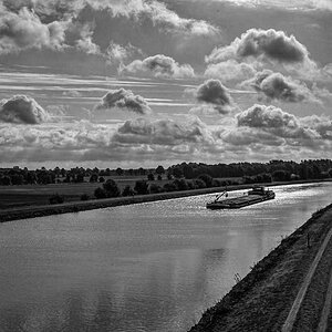Kanal im Gegenlicht 1 (1 von 1).jpg