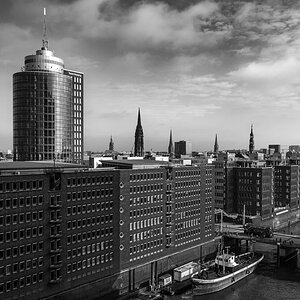 Blick auf die Hamburger Speicherstadt und den Columbus Tower