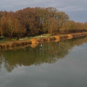 Weihnachtsruhe auf dem Kanal.jpg
