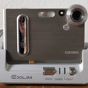 Casio Exilim EX-S3 Front.jpg
