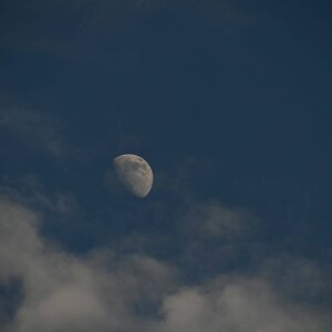 Mond mit Wolken