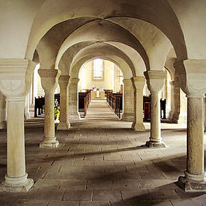 Innenansicht zum Altar.jpg