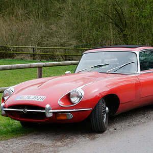 Jaguar E Type 4.2 links Front.jpg