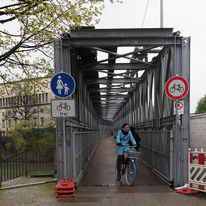Behelfsbrücke Fahrrad.jpg