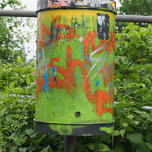 Kunst am Mülleimer.jpg