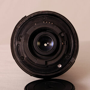 Ein 16mm f/3.5G ED DX mit Stangen-AF für Nikon,
gebaut aus den Linsensätzen und den Gehäuseteilen eines AF-S DX 18-55mm f/3.5-5.6G II ED Nikkors, dem 