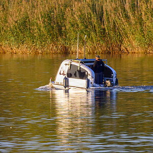 NZ9_9042_schwimmender Wohnwagen _Sealander_Elbe_IA_9_2023.jpg