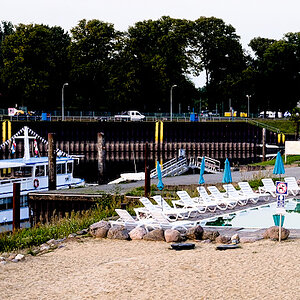Stellplatz mit Pool.jpg
