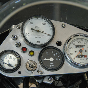 Custom Motorradarmatur.jpg