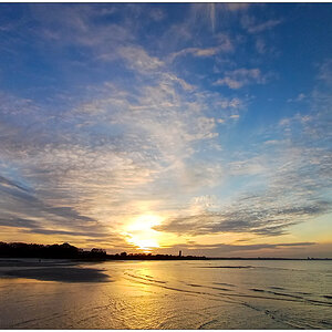 Best of 2023 V: Stein – Sonnenuntergang am Strand © 2023 Sabine Lommatzsch