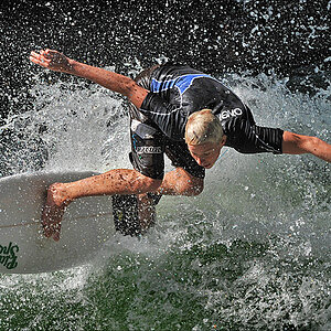 surfer 208 34 2