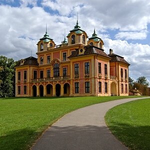 Nikon D40 mit Kit AF-S 18-55mm 1:3.5-5.6 GII
18.0mm, 1/2000s, f/4.5, ISO200

Unschärfe dank Forensoftware.