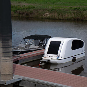 Der schwimmende Wohnwagen.jpg