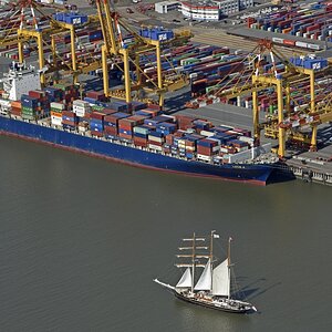 luftbild_bremerhaven_gulden_leeuw.jpg