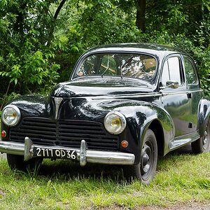 Peugeot 203 schwarz.jpg