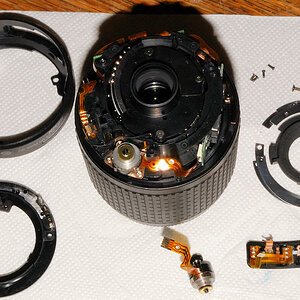 Ersatz des AF-Motors eines AF-S DX 55-200/4-5.6G ED VR durch den AF-Motor eines AF-S DX 18-55/3.5-5.6G II ED (Zweiter Versuch):
Diesmal ist das Origin