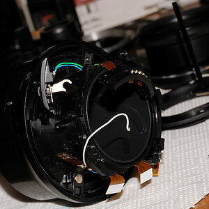 Zwei defekte AF-S DX 18-55/3.5-5.6G II ED Nikkore, die ich komplett in ihre Einzelteile zerlegt und zu einem funktionierenden zusammengebaut habe:
Inn