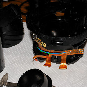 Zwei defekte AF-S DX 18-55/3.5-5.6G II ED Nikkore, die ich komplett in ihre Einzelteile zerlegt und zu einem funktionierenden zusammengebaut habe:
Inn