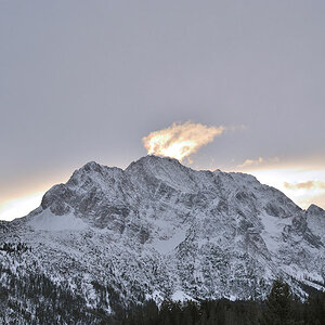 Blick vom Kranzberg nach Süden:
AF-S DX 18-200/3.5-5.6G ED VR, D60, ISO 200, f/8, 1/250s, 29 mm