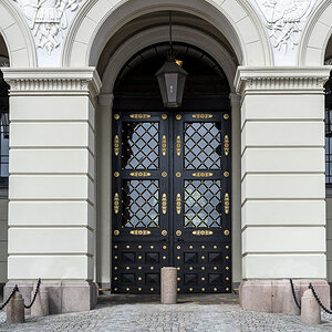 Seitentür Schloss Oslo.jpg