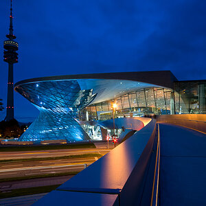 NF-F Treffen BMW-Welt, Brückenschlag