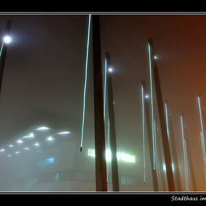 Stadthaus im Nebel
(Photo-Nachbearbeitung: Keine; ausschl. Ausschnitt&Rahmen, GIMP)