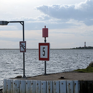 Hafeneinfahrt Orth/Fehmarn
Im Hintergrund der Leuchturm von Flügge
