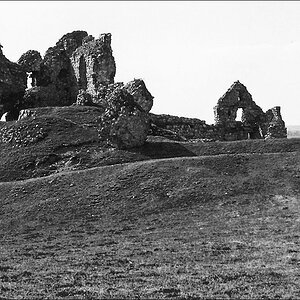 athlone ruine bw
