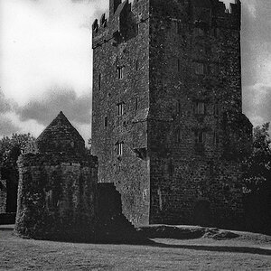 aughnanure castle bw