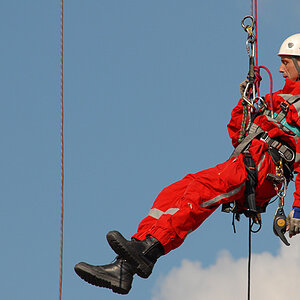 feuerwehr beim abseilen