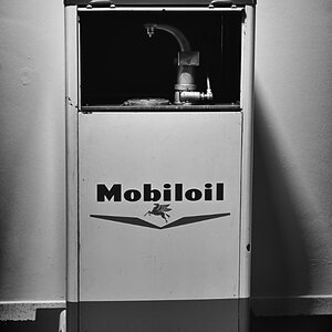 Mobiloil BW.jpg