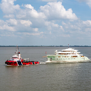 250719 Schleppzug Yacht-1.jpg