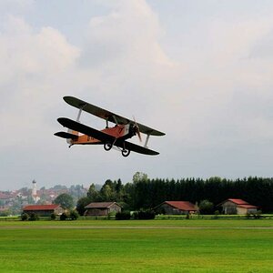 310809DSC 5313 470  01 Udit im Landeanflug.Im Hintergrund ist Königsdorf zu sehen.