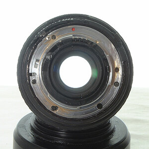 Bei einem als defekt gekauften Sigma AF 90/2.8 D Makro, bei dem der Blendenhebel abgebrochen, der AF-Antrieb, das Bajonett, die CPU-Kontakte und der F