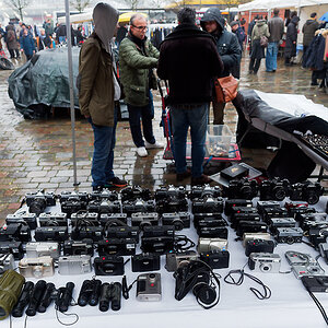 Flohmarkt an den Rindermarkthallen.jpg