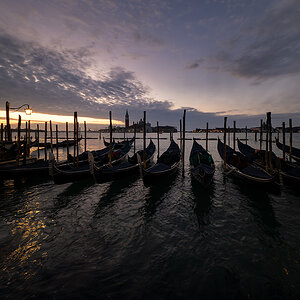 2026-01-18 010 Gondeln vor San Marco.jpg