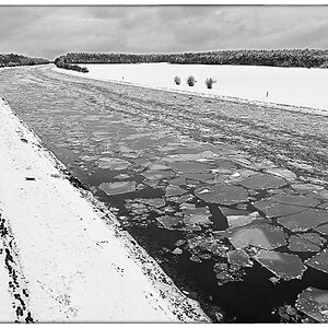 Eiskanal 2_BW.jpg