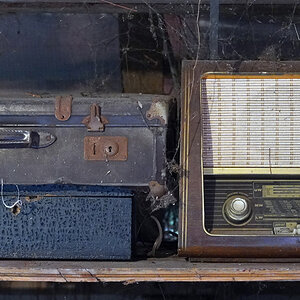 dachboden_koffer_radio.jpg