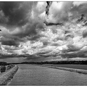 Kanalwolken 2_BW.jpg