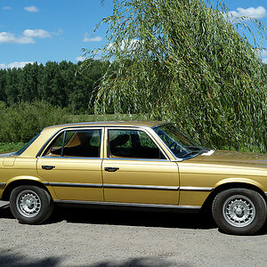 Mercedes Benz 280 S gold.jpg