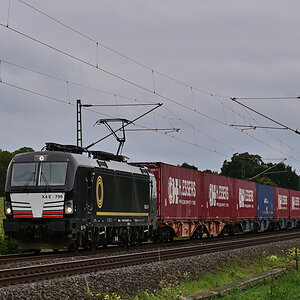 Vectron  X4E 796 ist  Mehrsystem-Elektrolokomotive  193 796-0.
